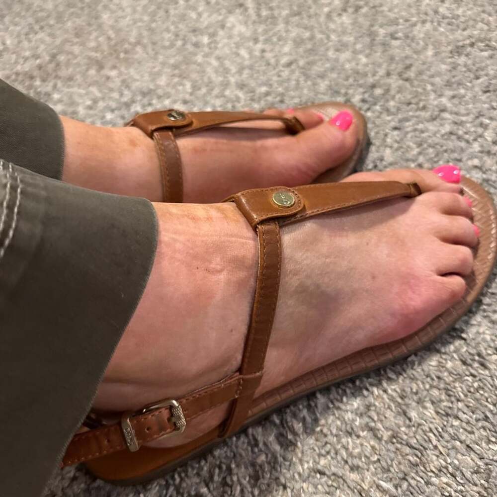 Circus by Sam Edelman Brown Embellished T-Strap Flat Sandals 9